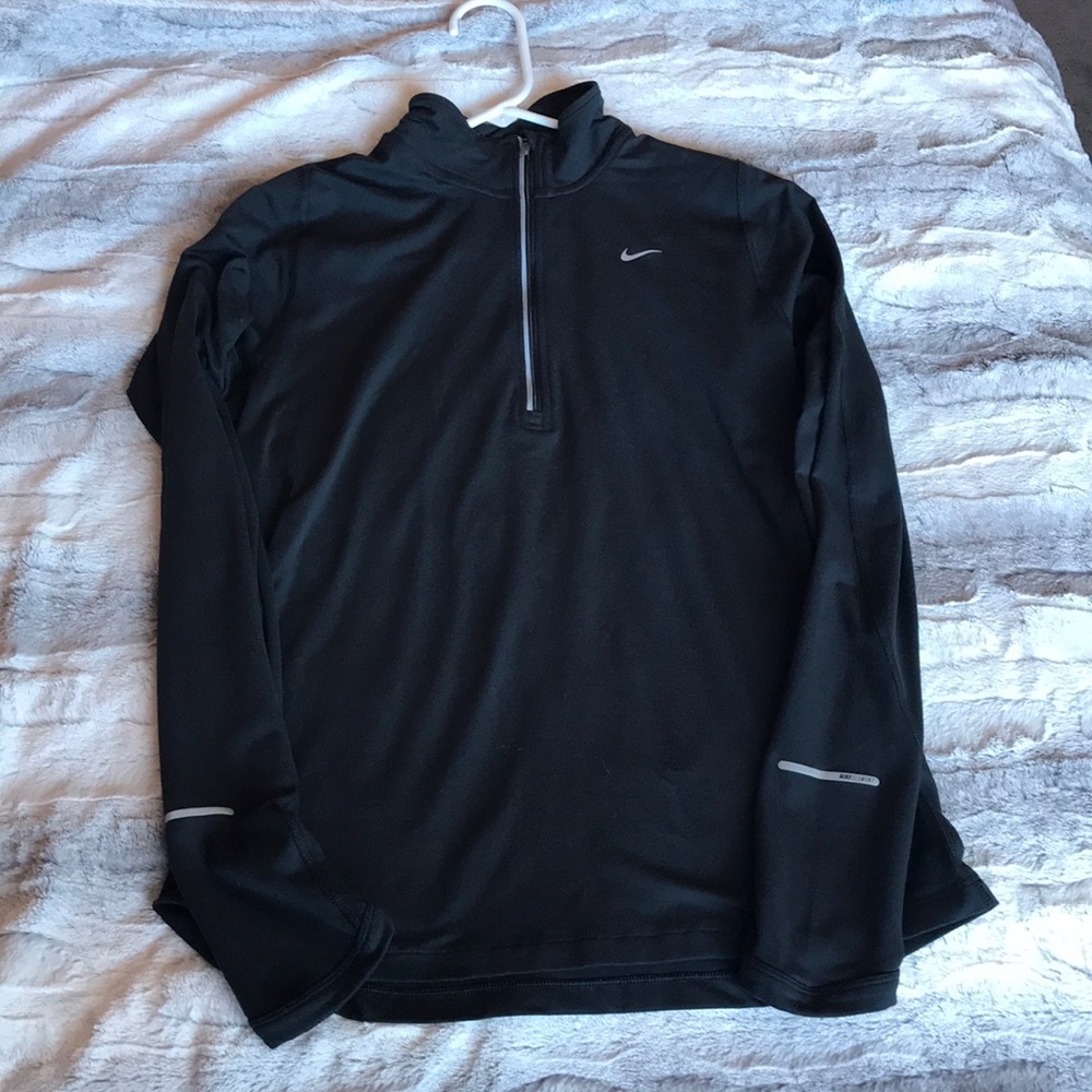 Wmn’s Black Nike Half Zip🖤